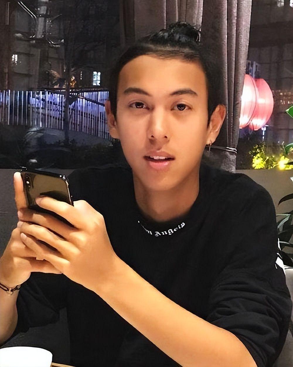 记者拉比奥、于帕、楚阿梅尼、萨利巴缺席训练前者母亲探班扑空